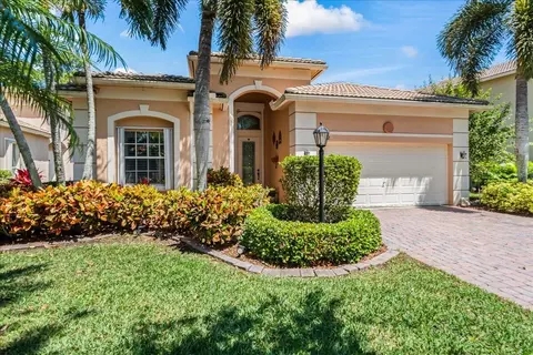 5722 Sterling Lake Dr, Fort Pierce, FL 34951