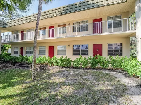 8 Vista Gardens Trl #105, Vero Beach, FL 32962