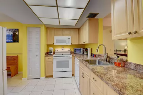 7 Willowbrook Ln #103, Delray Beach, FL 33446