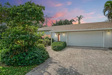 7 Perriwinkle Cir, Sewalls Point, FL 34996
