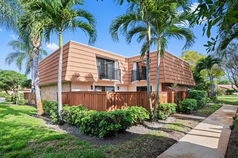 2825 SW 11th Pl N, Deerfield Beach, FL 33442