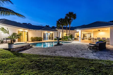2375 Rabbit Hollowe Cir, Delray Beach, FL 33445