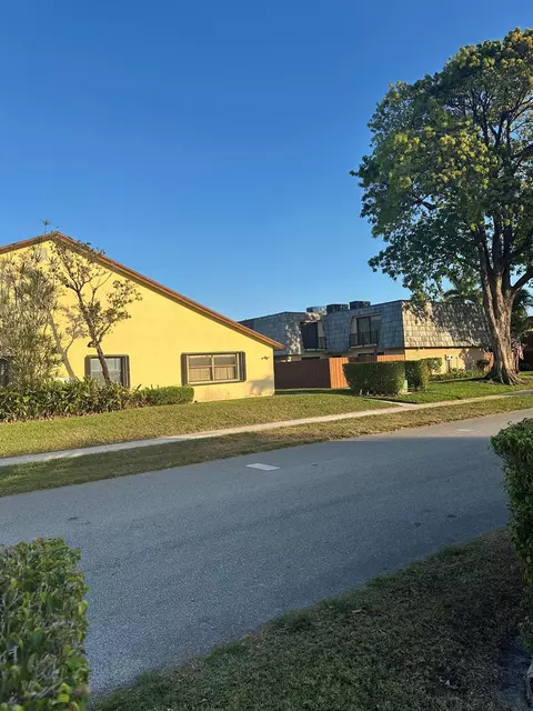 534 Springdale Cir #53-D, Palm Springs, FL 33461