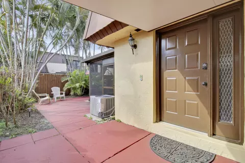 3518 Gardens E #B, Palm Beach Gardens, FL 33410