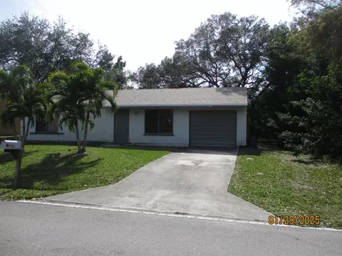 2212 SE Maslan Ave, Port Saint Lucie, FL 34952