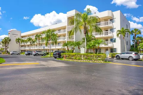 3146 Via Poinciana #315, Lake Worth, FL 33467