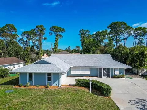 210 SE Crosspoint Dr, Port Saint Lucie, FL 34983