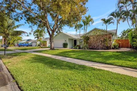 9404 Longmeadow Cir, Boynton Beach, FL 33436