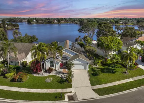 12748 Meadowbreeze Dr, Wellington, FL 33414