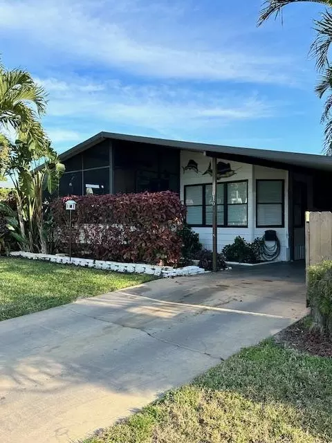 7016 SE Amendment St, Hobe Sound, FL 33455