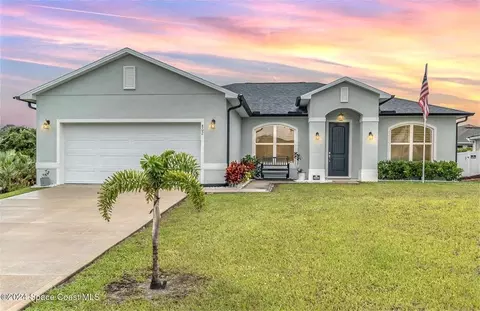 802 Taluga Ave SE, Palm Bay, FL 32909