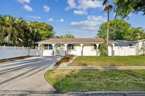 718 NW 9th Ave, Dania Beach, FL 33004