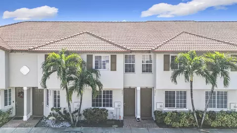 4221 Napoli Lake Dr, Riviera Beach, FL 33410