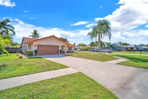 7630 Woodland Creek Ln, Lake Worth, FL 33467