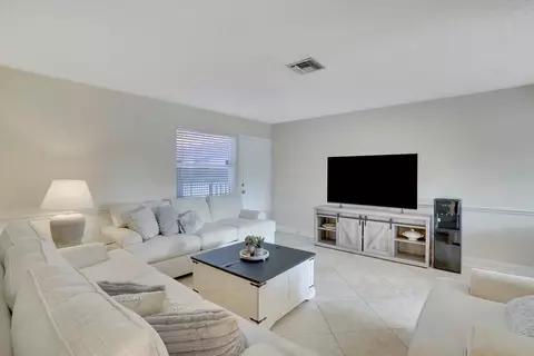 222 SW 1st St #H-7, Pompano Beach, FL 33060
