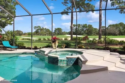 8824 One Putt Pl, Port Saint Lucie, FL 34986