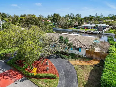 7924 S Lake Dr, Lake Clarke Shores, FL 33406