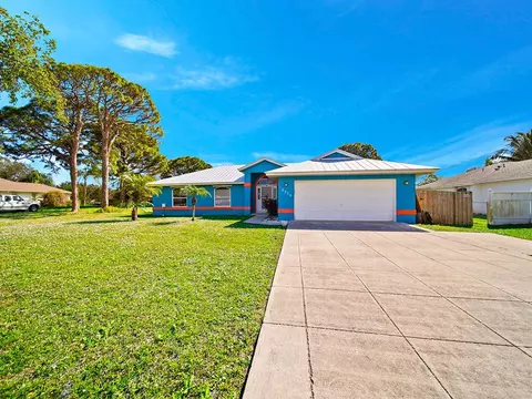 2550 SE Grand Dr, Port Saint Lucie, FL 34952