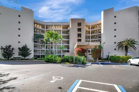 5301 Fountains S #404, Lake Worth, FL 33467
