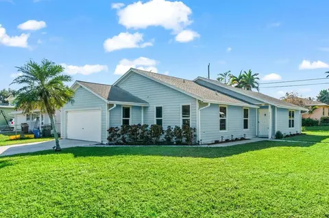6761 Eastview Dr, Lantana, FL 33462