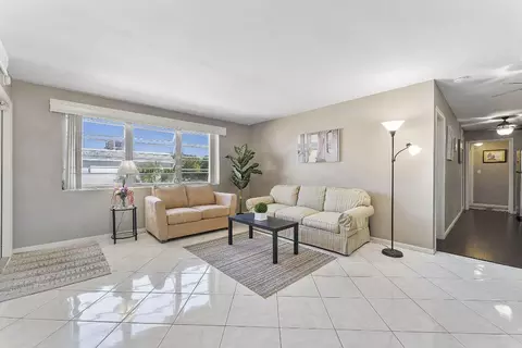 1300 S Broadway #18, Lantana, FL 33462