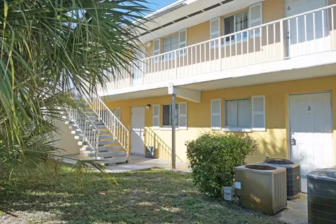 1501 Crescent Cir #A1, Lake Park, FL 33403