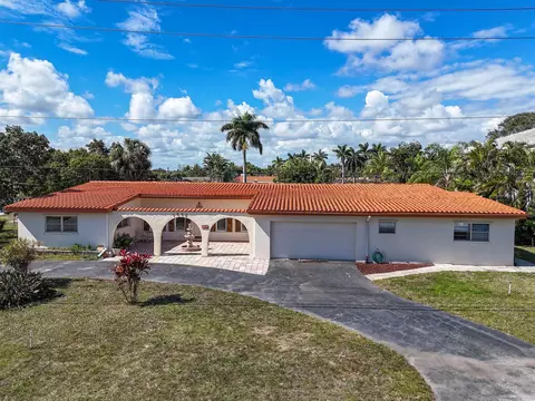 7945 Pine Tree Ln, West Palm Beach, FL 33406
