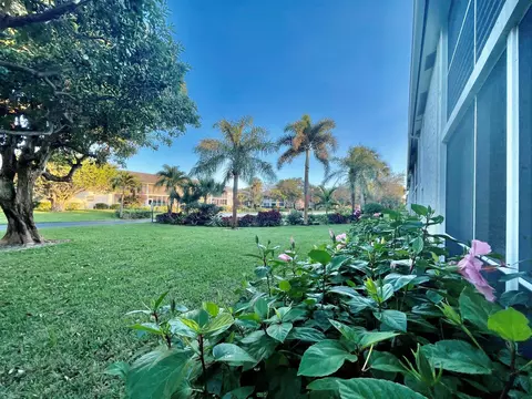 10 Garden St #106S, Tequesta, FL 33469
