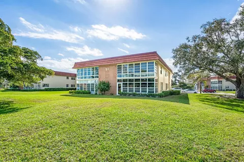 57 Woodland Dr #107, Vero Beach, FL 32962