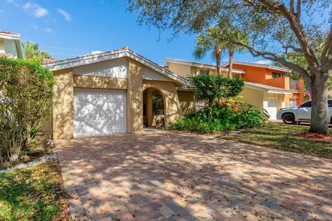 6090 Aloma Ln, Boca Raton, FL 33433