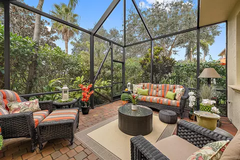 616 Castle Dr, Palm Beach Gardens, FL 33410