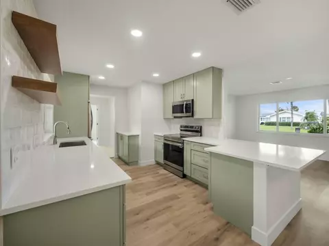 10146 Dogwood Ave, Palm Beach Gardens, FL 33410