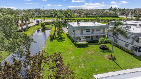 212 Flanders E, Delray Beach, FL 33484