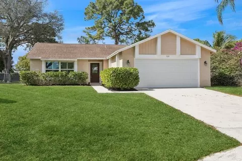 120 Greentree Cir, Jupiter, FL 33458
