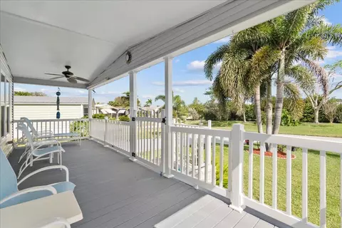 6877 SE Delegate St, Hobe Sound, FL 33455