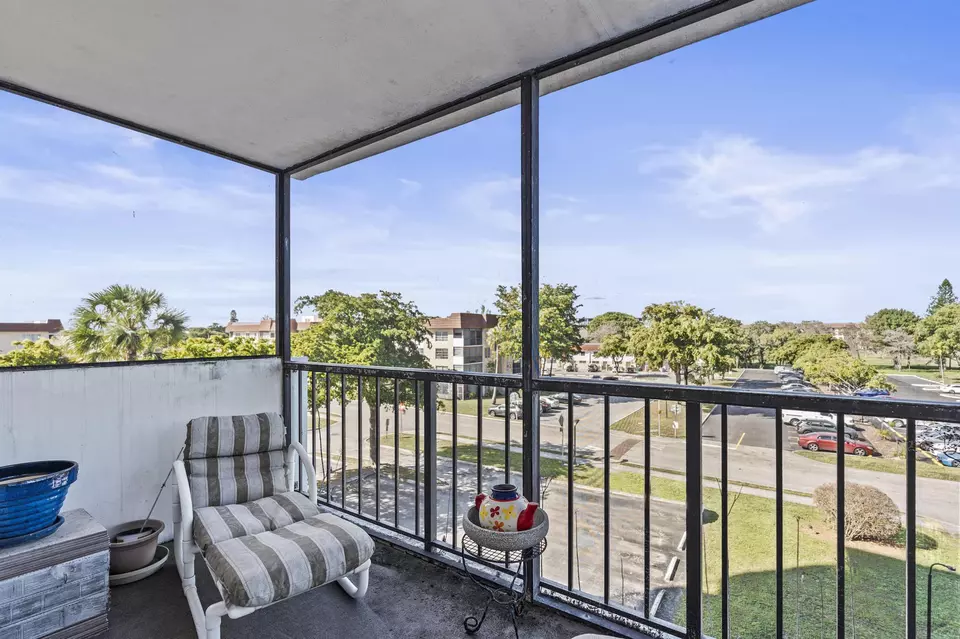 Exterior - 4174 Inverrary Dr #413, Lauderhill, FL 33319 photo 1 of 2