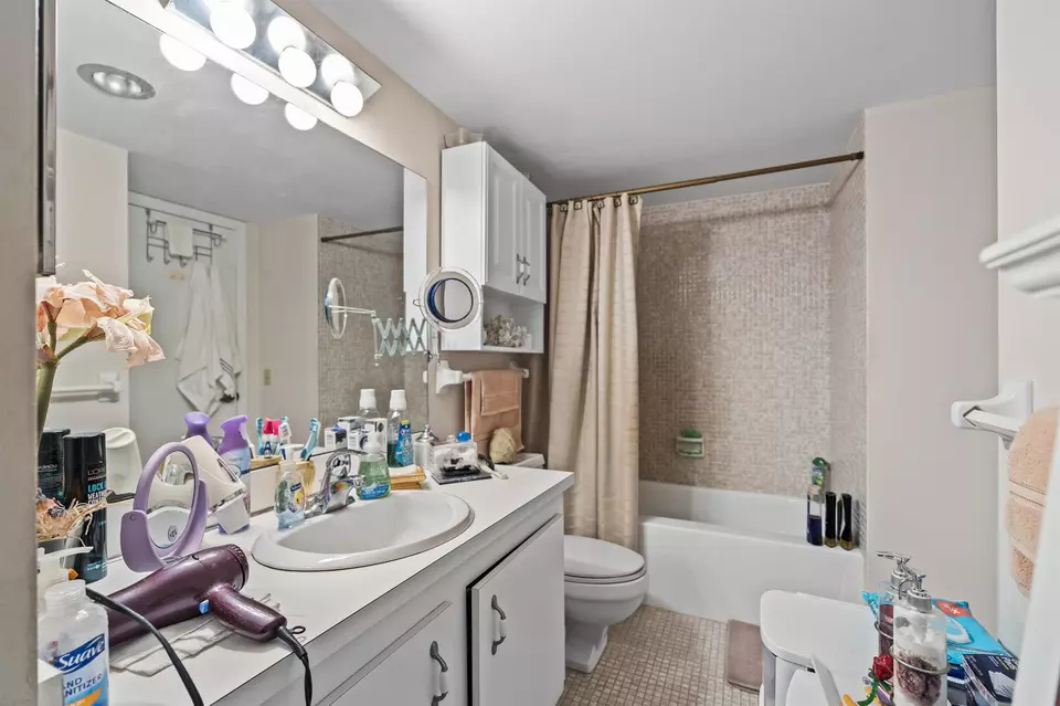 Bath - 4174 Inverrary Dr #413, Lauderhill, FL 33319 photo 2 of 2