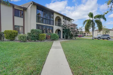 316 Knotty Pine Cir #A-1, Greenacres, FL 33463