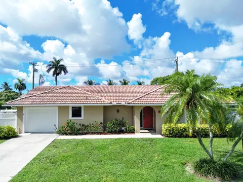 7960 Edgewater Dr, Lake Clarke Shores, FL 33406
