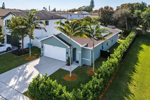 140 SW 1st Ave, Boynton Beach, FL 33435