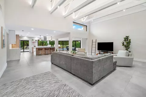 803 Foxpointe Cir, Delray Beach, FL 33445