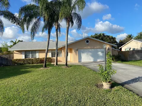 7363 Overlook Dr, Lake Worth, FL 33467