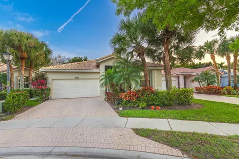 9462 Sandpiper Ln, West Palm Beach, FL 33411