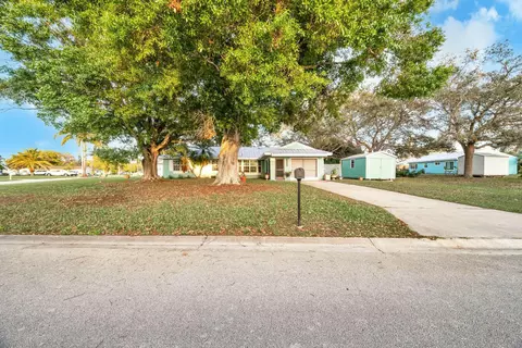 1561 SE Hagwood Ct, Port Saint Lucie, FL 34952