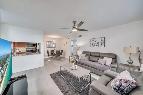 927 Riverside Dr #313, Coral Springs, FL 33071