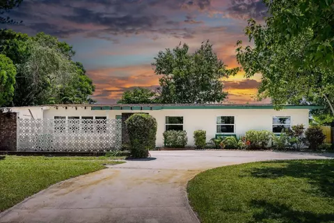 426 SE Tranquilla Ave, Port Saint Lucie, FL 34983