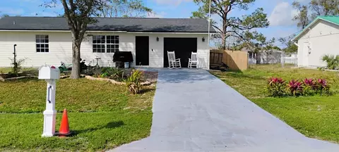 1562 SW Curry St, Port Saint Lucie, FL 34983