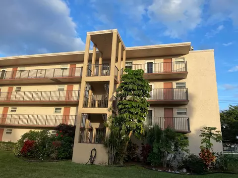 225 Bonnie Blvd #211, Palm Springs, FL 33461