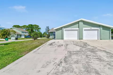 1737 SE Ryecroft Ct, Port Saint Lucie, FL 34952