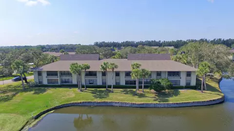 3 Plantation Dr #102, Vero Beach, FL 32966